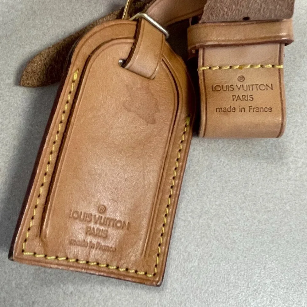 Louis Vuitton Vintage Vachetta Leather Luggage Tag w/ Buckle.- Preowned